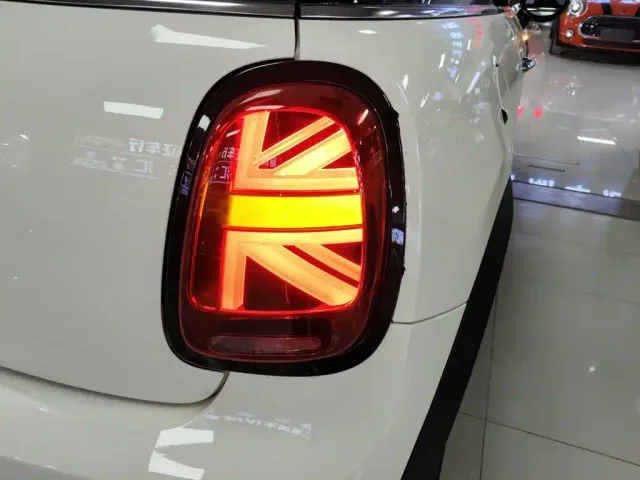 MINI Hatch — Фото автомобиля 7