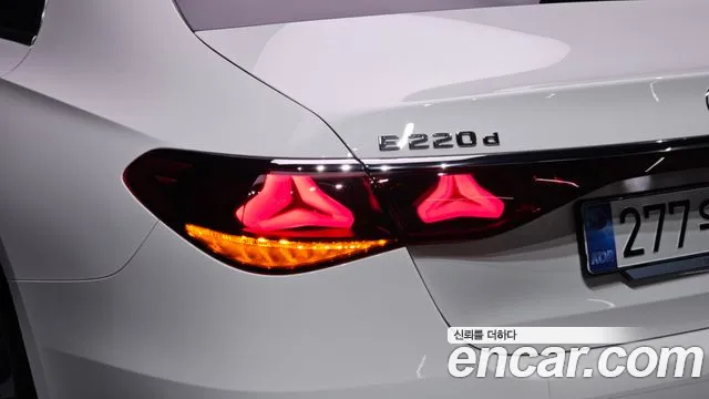 Mercedes-Benz E-Class — Фото автомобиля 3