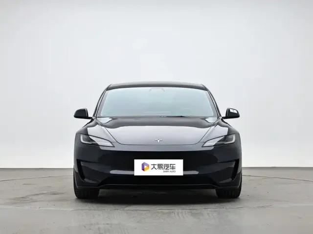 Tesla Model 3 — Фото автомобиля 2