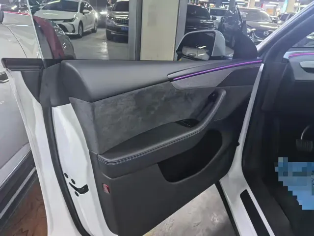 Tesla Model Y — Фото автомобиля 8