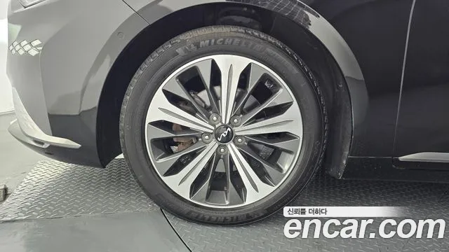 Kia K8 Hybrid — Фото автомобиля 5