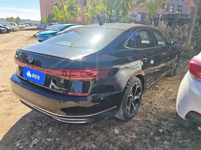 Volkswagen Passat — Фото автомобиля 3