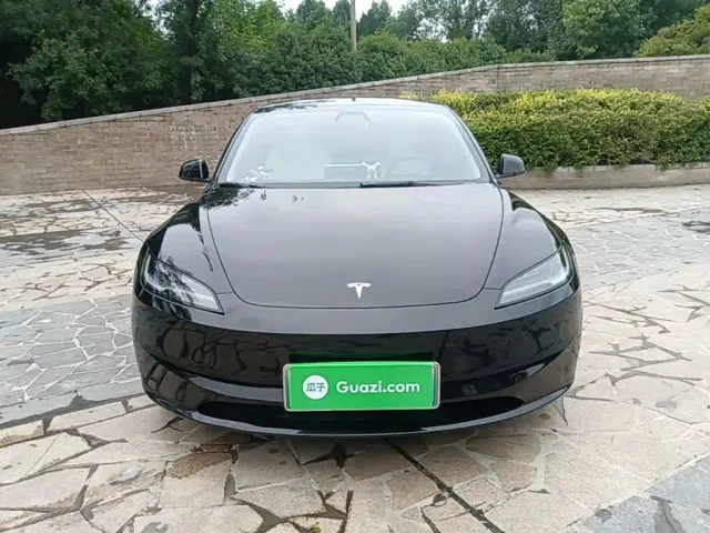 Tesla Model 3 — Фото автомобиля 2