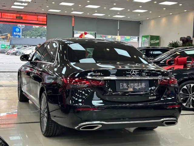 Mercedes-Benz E-Class — Фото автомобиля 6