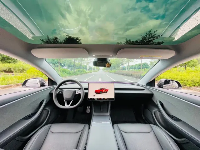 Tesla Model 3 — Фото автомобиля 21