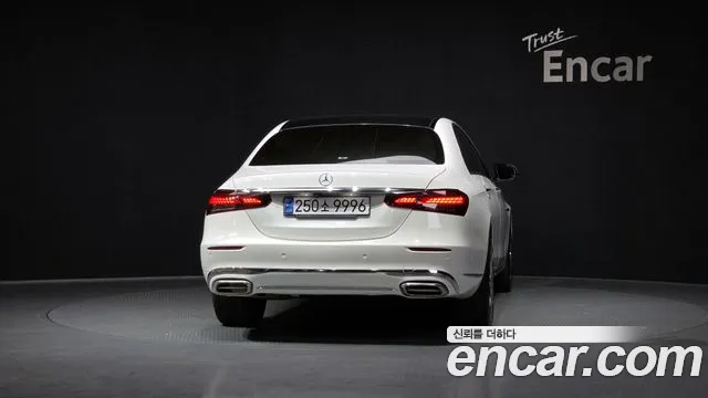 Mercedes-Benz E-Class — Фото автомобиля 4