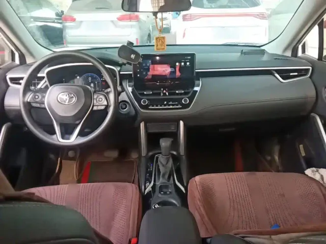 Toyota Frontlander 2023 2.0L CVT Luxury Edition — Фото автомобиля 5