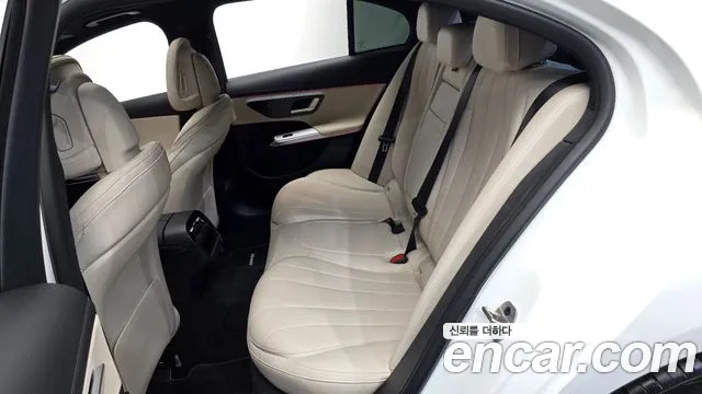 Mercedes-Benz E-Class — Фото автомобиля 12