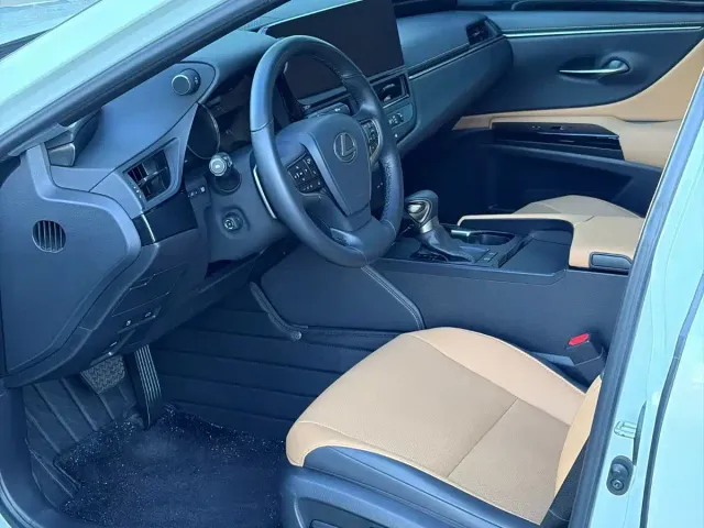 Lexus ES — Фото автомобиля 7