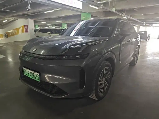Фотография автомобиля — Lynk & Co 08 EM-P