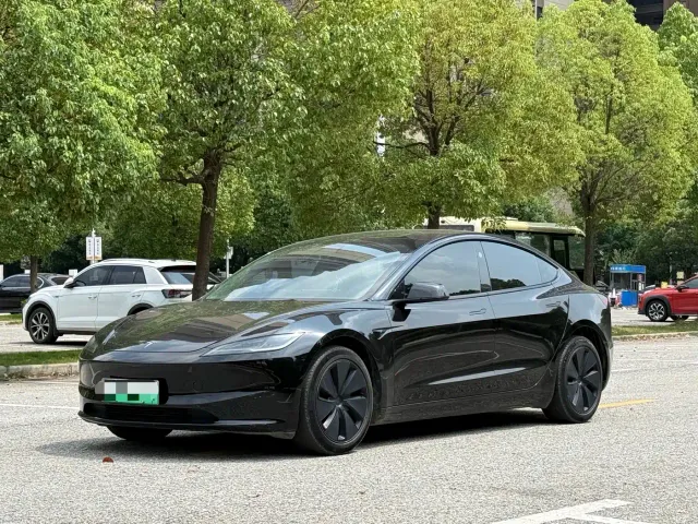 Фотография автомобиля — Tesla Model 3