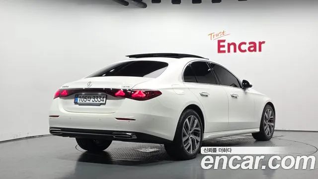 Mercedes-Benz E-Class — Фото автомобиля 2