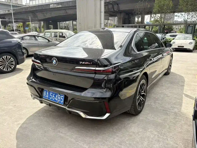 BMW 7 Series — Фото автомобиля 2