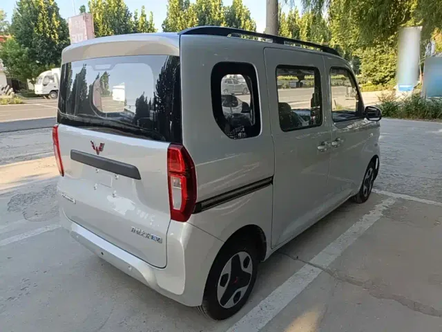 Wuling Zhiguang NEV — Фото автомобиля 4