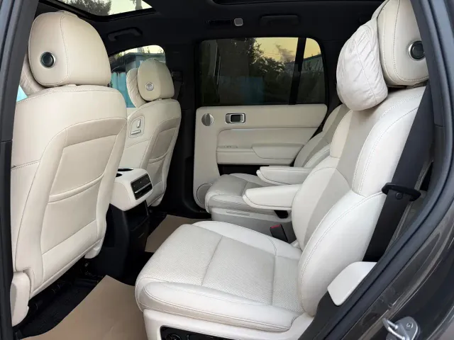 Li Auto L8 — Фото автомобиля 13