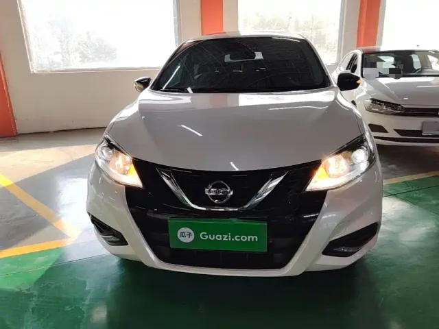 Nissan Tiida — Фото автомобиля 2