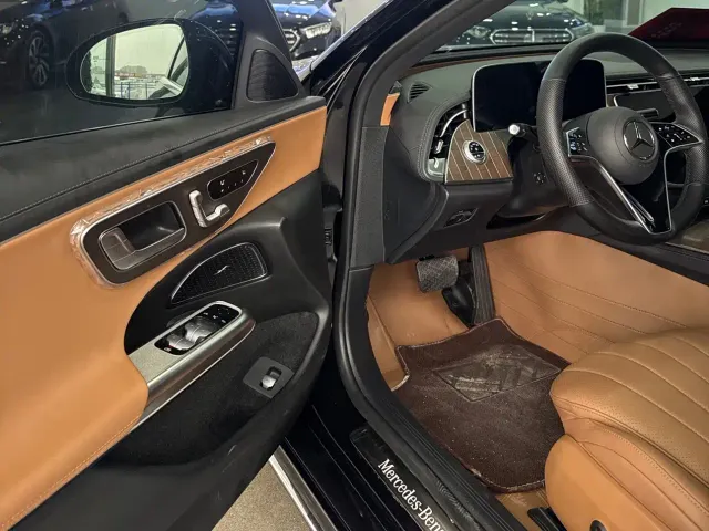 Mercedes-Benz E-Class — Фото автомобиля 6