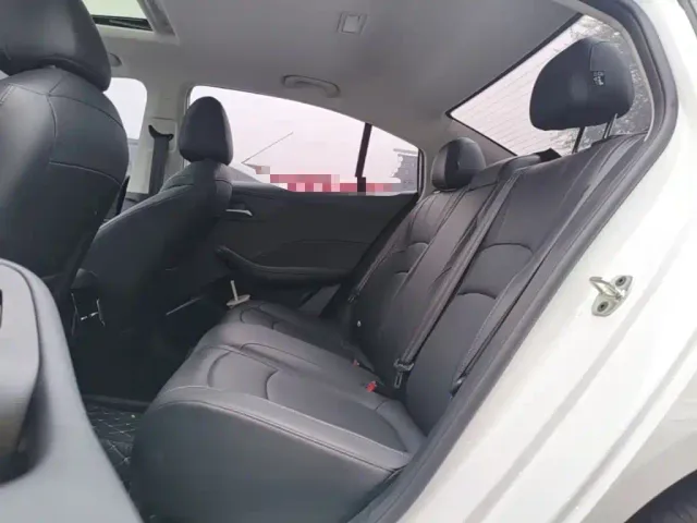 Roewe Roewe i5 2023 1.5L CVT Luxury Edition — Фото автомобиля 16