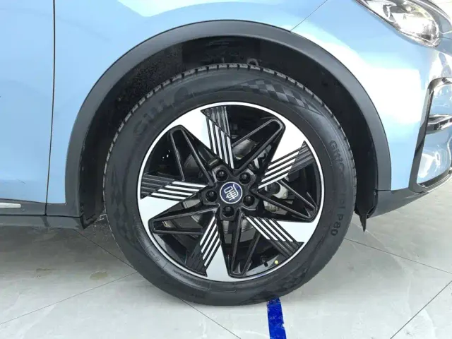 BYD Tang — Фото автомобиля 6