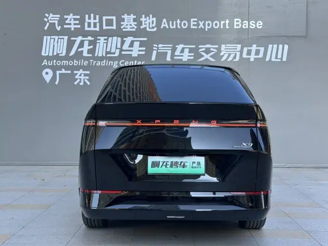 Xpeng X9 — Фото автомобиля 4