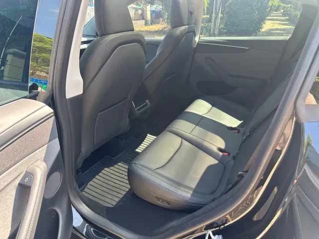 Tesla Model Y — Фото автомобиля 8