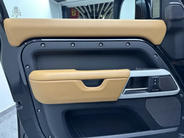 Land Rover Defender — Фото автомобиля 17
