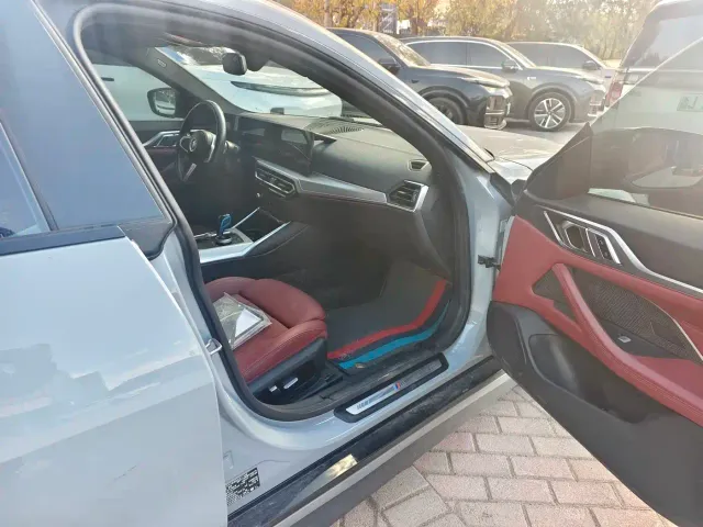 BMW i4 — Фото автомобиля 4