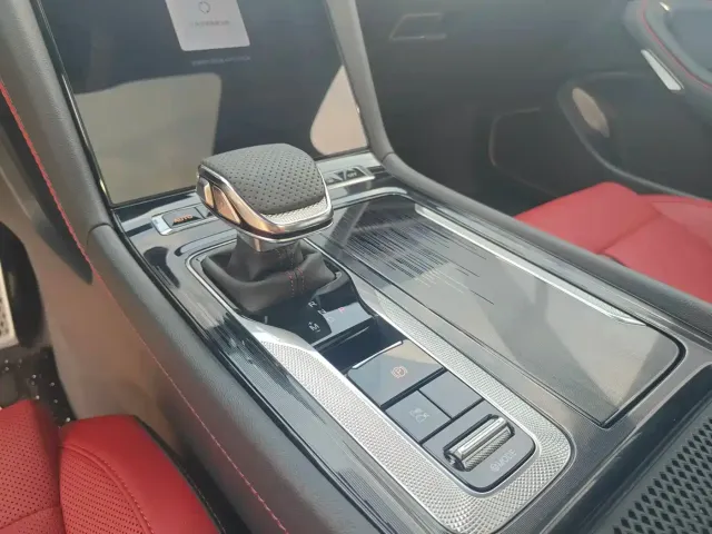 Hongqi H6 — Фото автомобиля 17