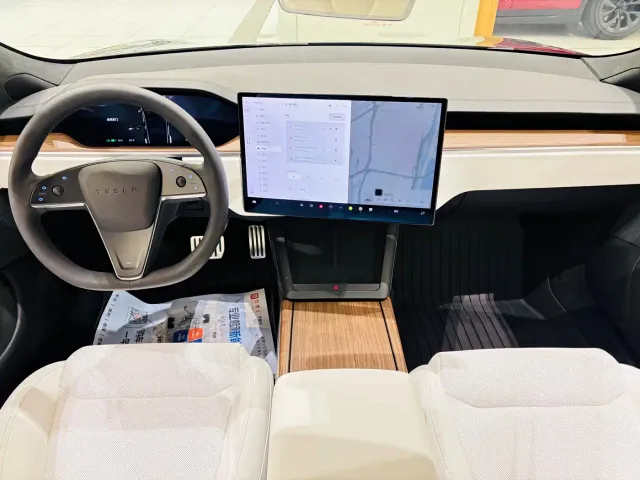 Tesla Model S — Фото автомобиля 11