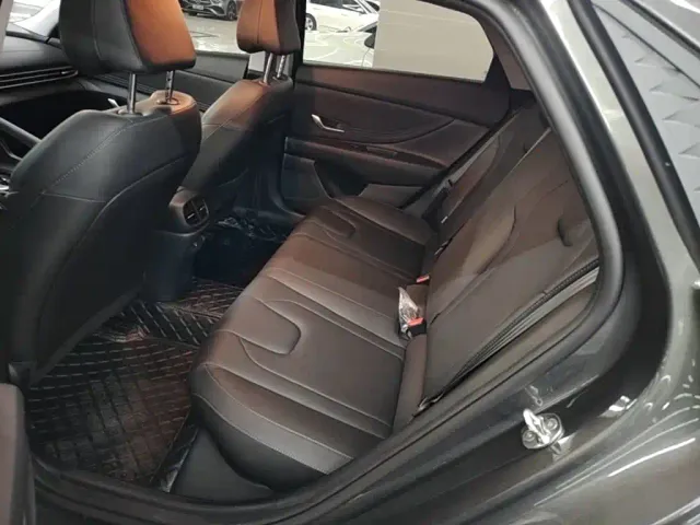 Hyundai Elantra — Фото автомобиля 16