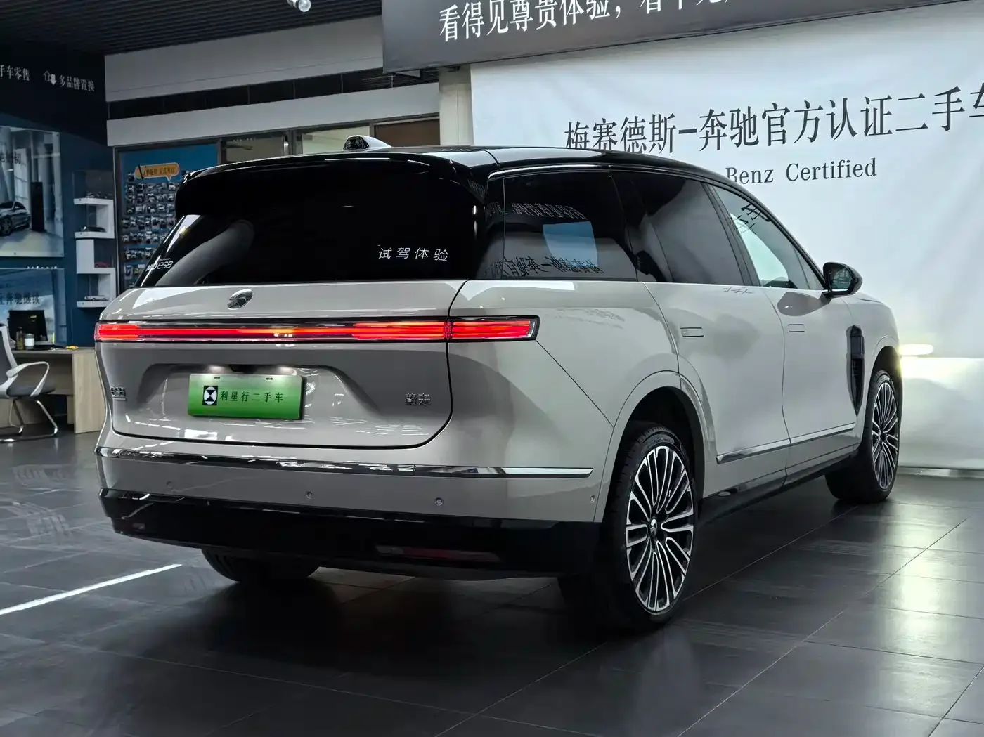 NIO NIO ES8 2025 Base Model — Фото автомобиля 4