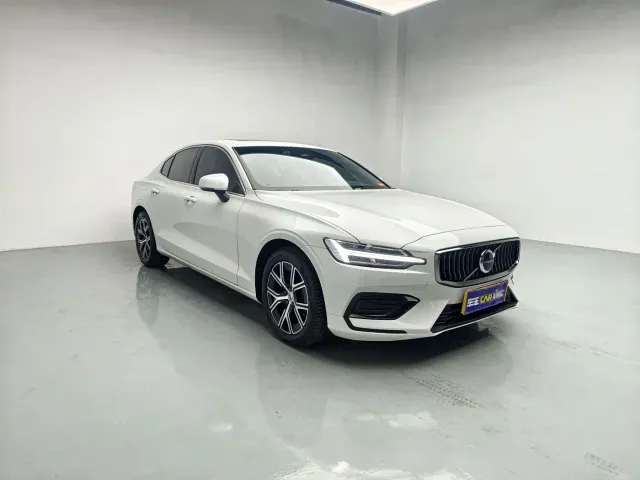 Volvo S60 — Фото автомобиля 3