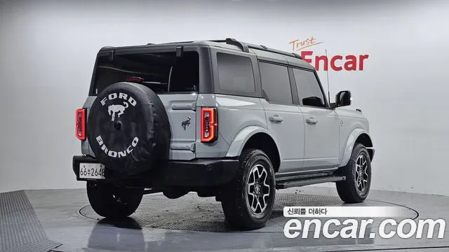Ford Bronco — Фото автомобиля 2