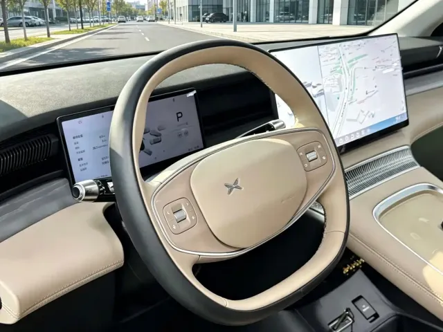 Xpeng X9 — Фото автомобиля 8