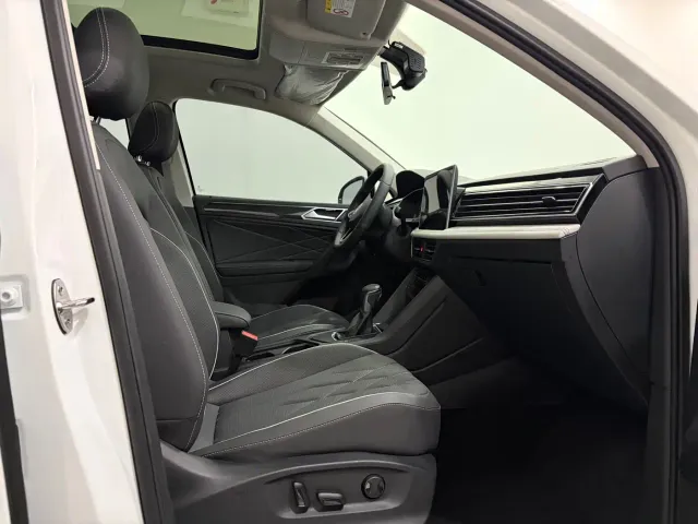 Volkswagen Tiguan L — Фото автомобиля 14