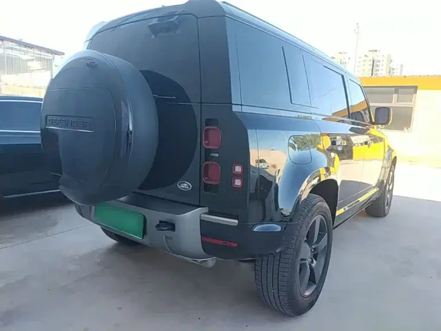 Land Rover Defender — Фото автомобиля 6