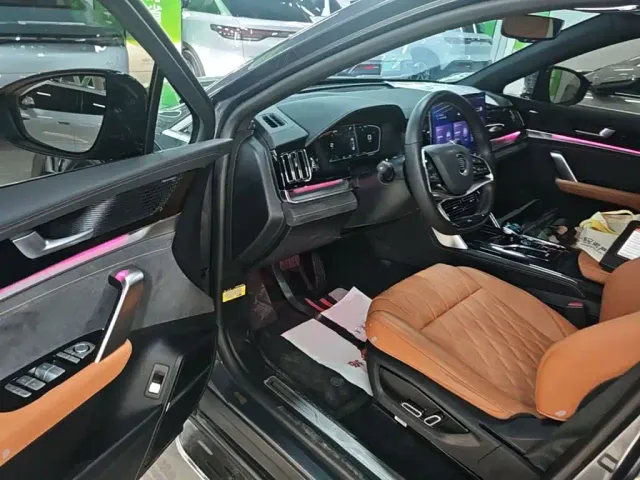 BYD Tang — Фото автомобиля 15