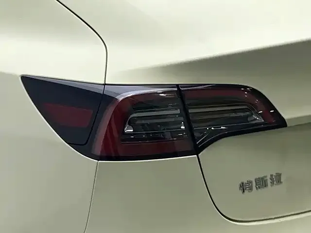 Tesla Model 3 — Фото автомобиля 18