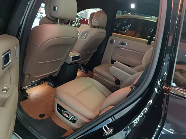 Li Auto L8 — Фото автомобиля 16