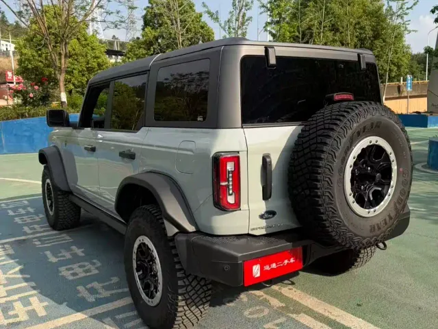 Ford Bronco — Фото автомобиля 3