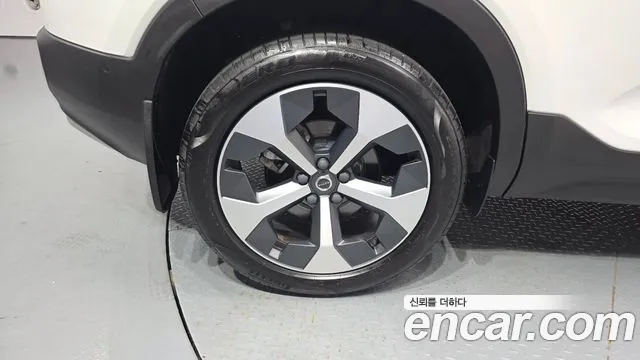Вольво XC40 B4 Ultimate Bright — Фото автомобиля 18