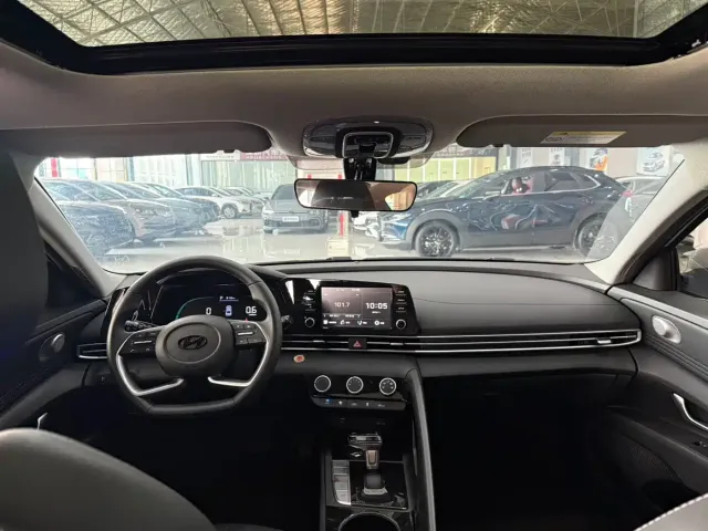 Hyundai Elantra — Фото автомобиля 16