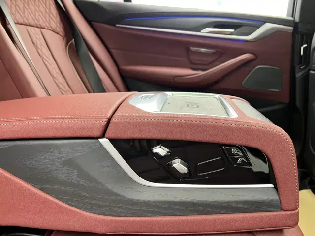 BMW 5 Series — Фото автомобиля 25