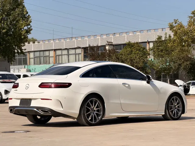Mercedes-Benz E-Class — Фото автомобиля 15