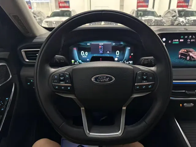 Ford Explorer — Фото автомобиля 17