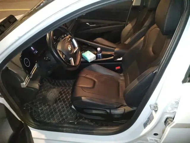 Hyundai Elantra — Фото автомобиля 7