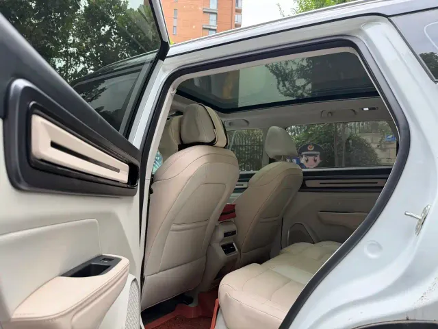 Geely ICON — Фото автомобиля 5