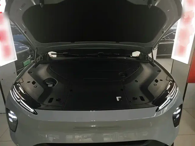 Nio ES8 — Фото автомобиля 19