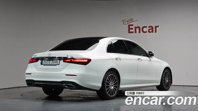 Mercedes-Benz E-Class — Фото автомобиля 2