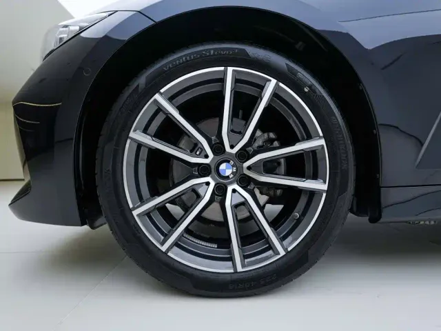 BMW 3 Series — Фото автомобиля 12